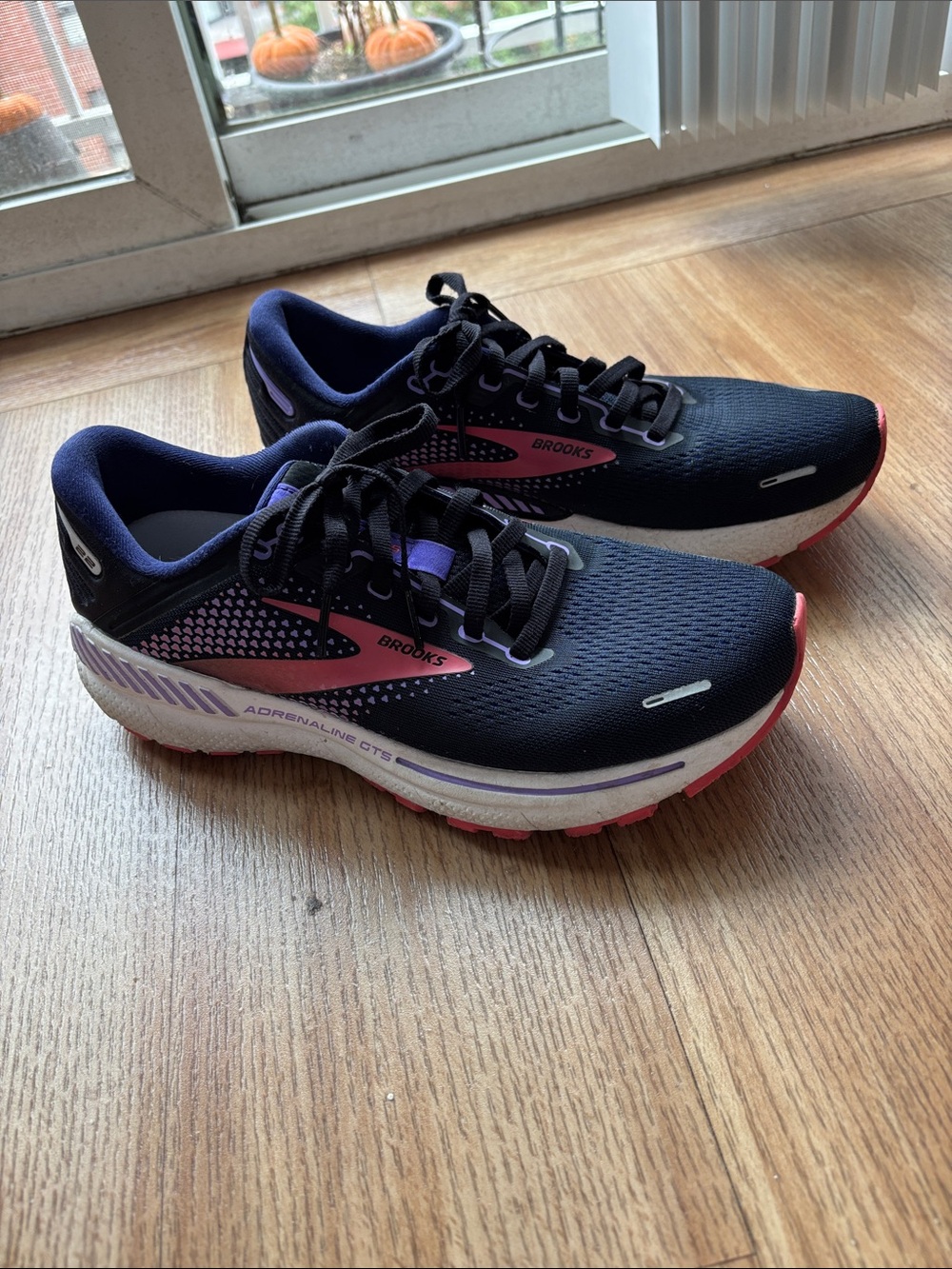 BROOKS Adrenaline GTS 22 Sneakers in Navy Size 9 1/2